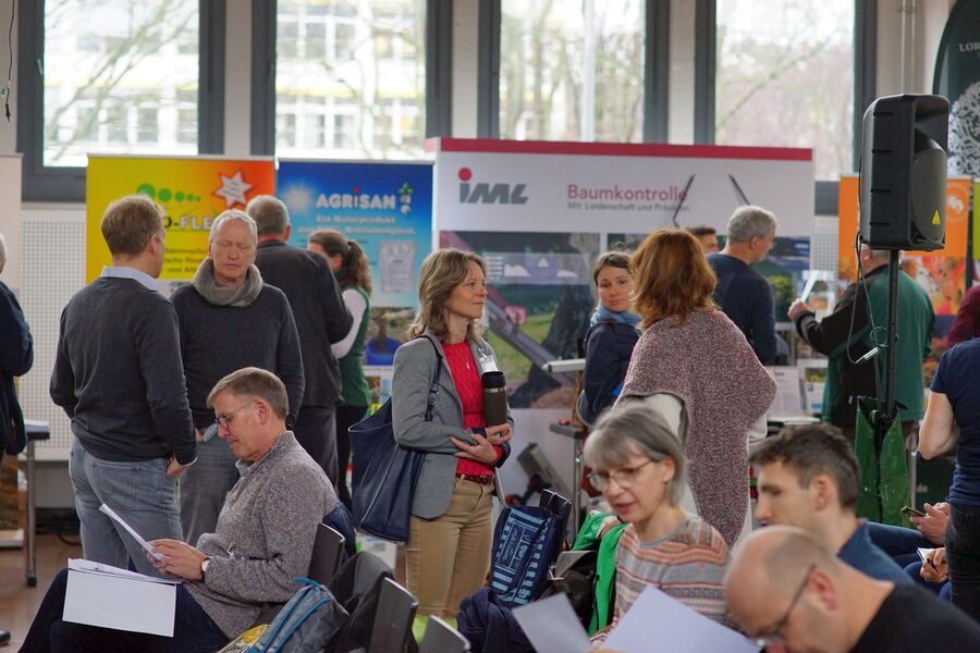 Aussteller und Publikum auf der Fachtagung der Dresdner StadtbaumTage