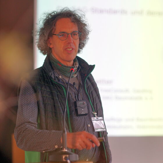 Die Komplexität der Zugversuche entwirrte Andreas Detter.