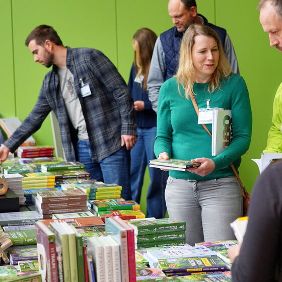 Das Gespräch mit den Ausstellern sowie Fachliteratur am Bücherstand wurden intensiv gesucht und gefunden.