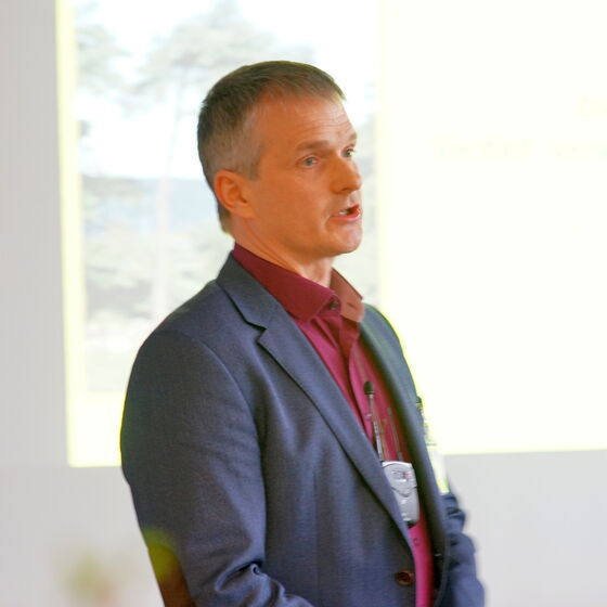 Wie es um die Gattung der Kiefer steht, erklärte Dr. Henrik Weiß.