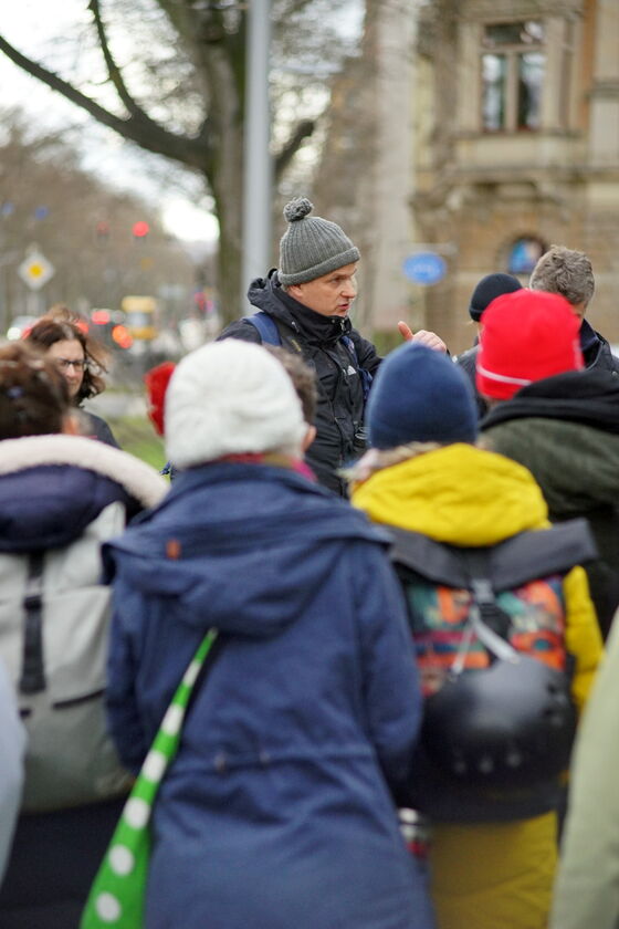 Die Themen der Exkursion waren interessante (Stadt-)Baumarten, Fragen der Verkehrssicherungspflicht, Eingehende Untersuchungen, Regenwassernutzung für Stadtbäume und Aktuelles aus der Baumpflege.