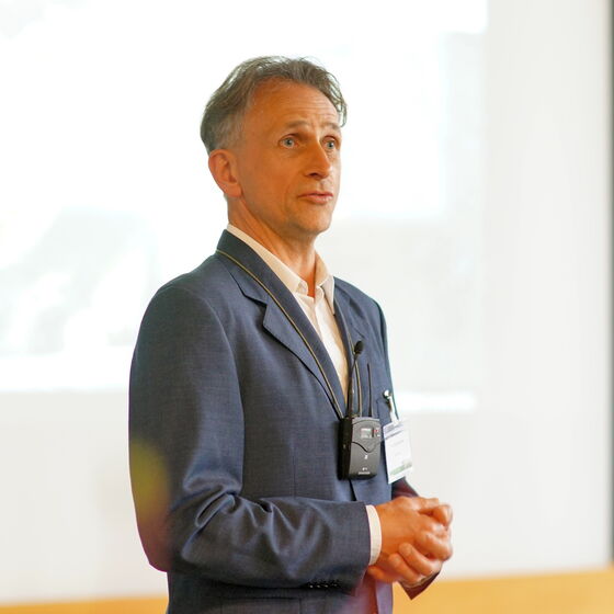 Die spannende Welt der Schadmerkmale an Bäumen erhellte Prof. Jörg Schumacher.