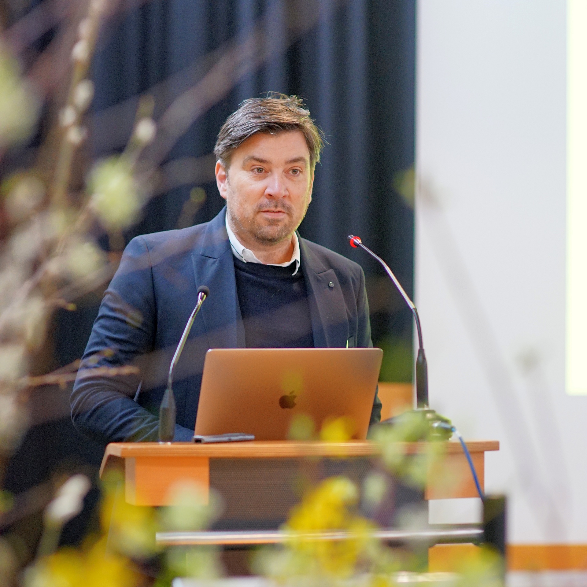 Grußworte der Stadt Dresden richtet der neue Leiter des Amts für Stadtgrün und Abfallwirtschaft Dr. Sascha Döll an das Auditorium.