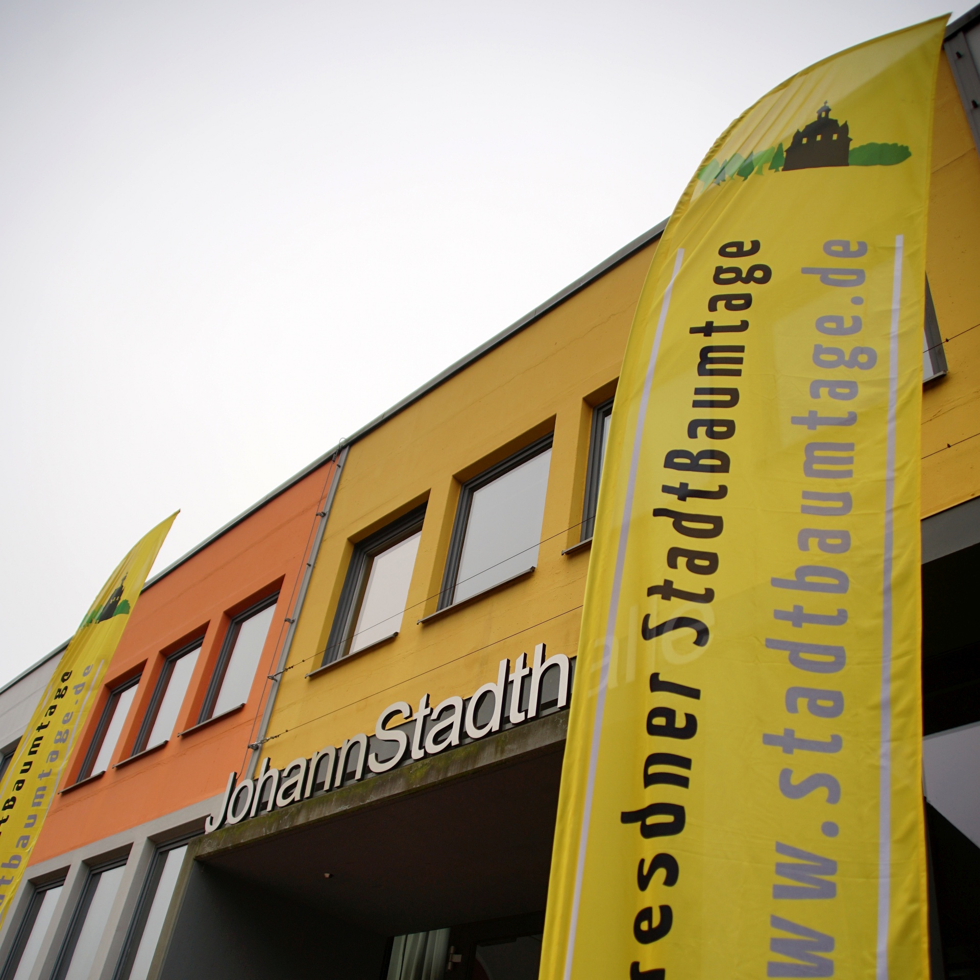 Auch mit grauem Himmel kann man erfolgreich tagen - auf geht's in den Freitag.