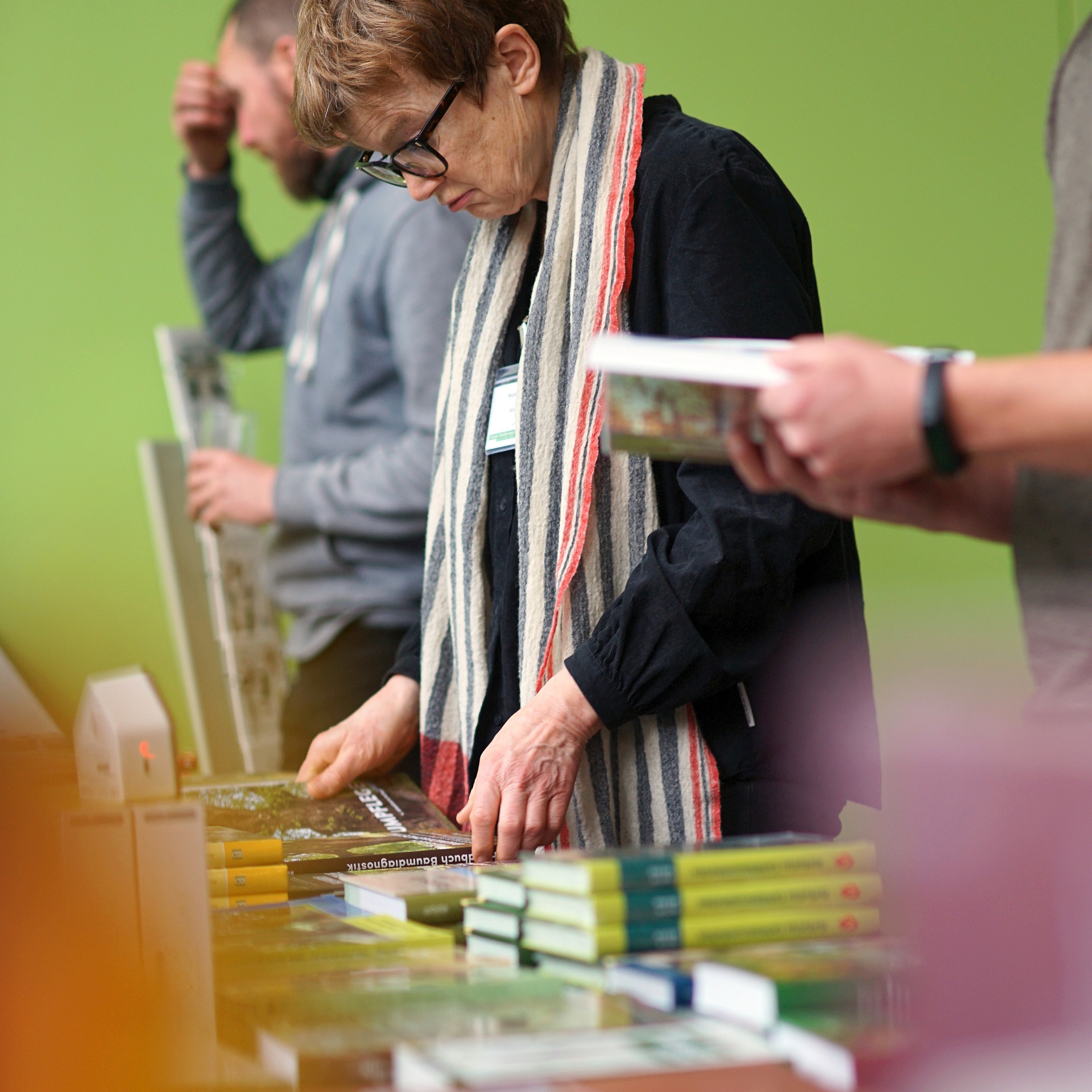 Das Gespräch mit den Ausstellern sowie Fachliteratur am Bücherstand wurden intensiv gesucht und gefunden.